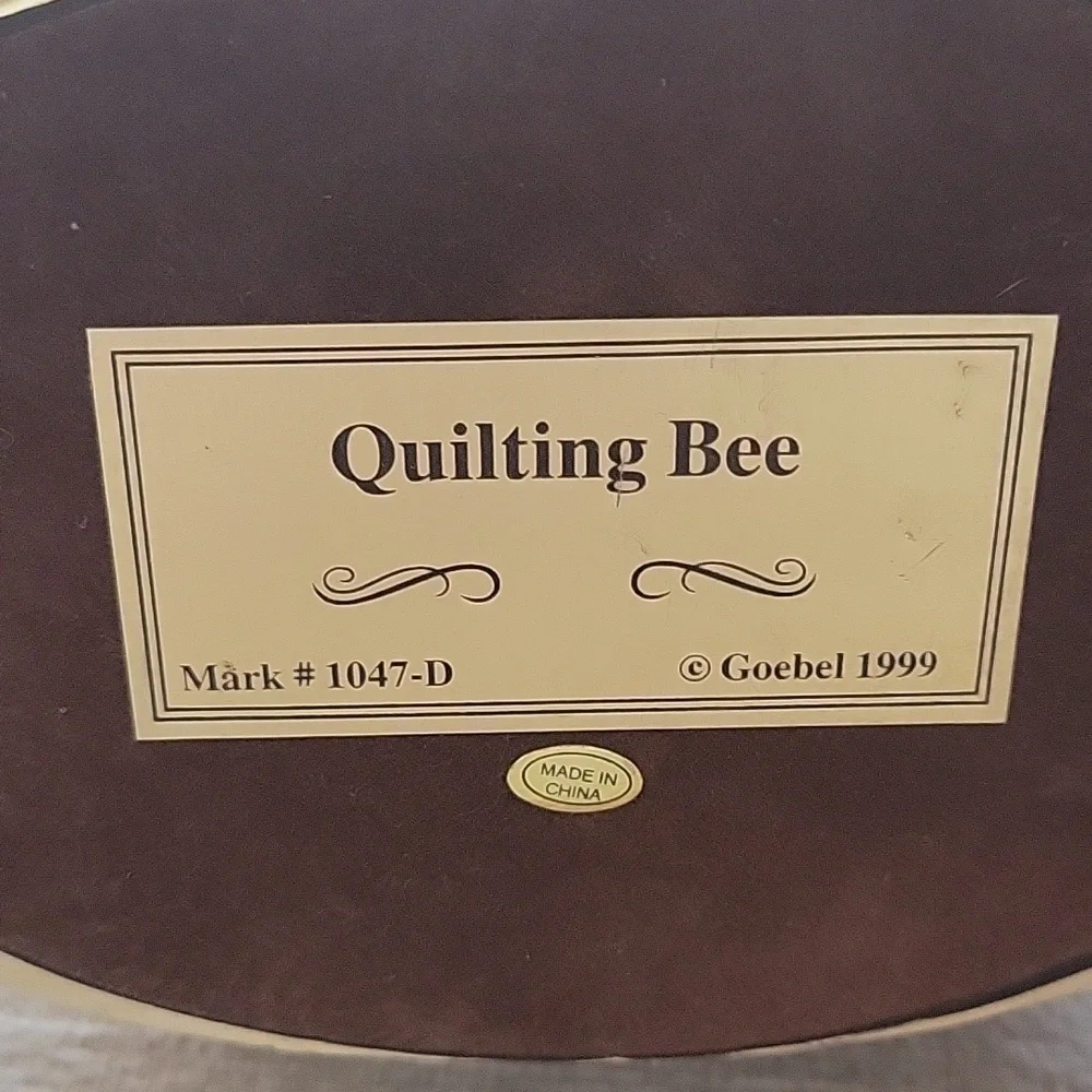 GOEBEL 1999 Hummelscapes quilting bee stand. 1047-D Great condition.